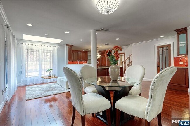 Building Photo - 91 Chestnut Ridge Rd