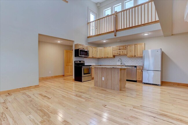 Building Photo - Caretaker Unit Available, Utilities Included, Mountain Views!