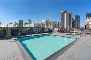 Building Photo - 312 W 5th St