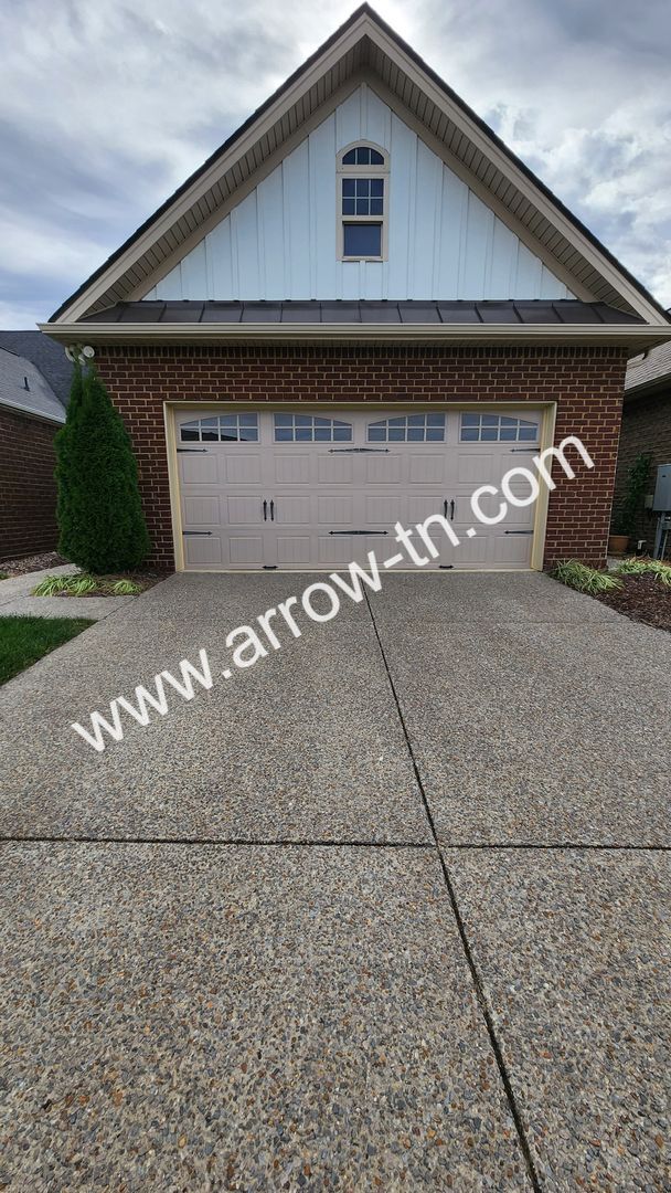 Building Photo - Fantastic End Unit Townhome in Franklin!