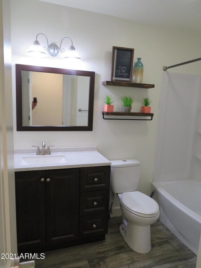 Building Photo - 2156 E Jerome Ave