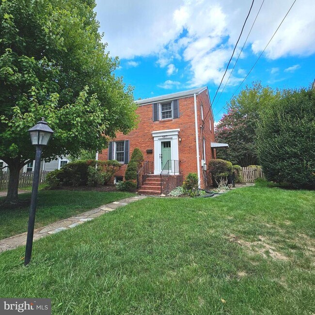 Building Photo - 5817 5th St S