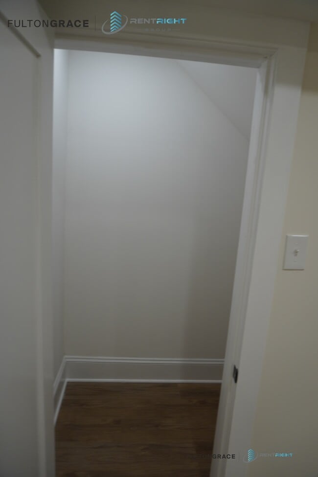 Building Photo - 4636 N Hamilton Ave