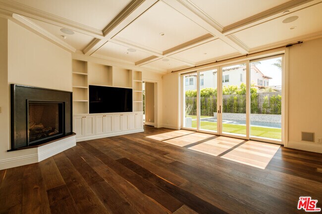 Building Photo - 557 Chapala Dr