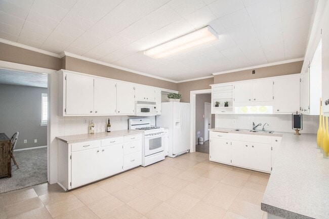 Building Photo - Adorable Millard Home