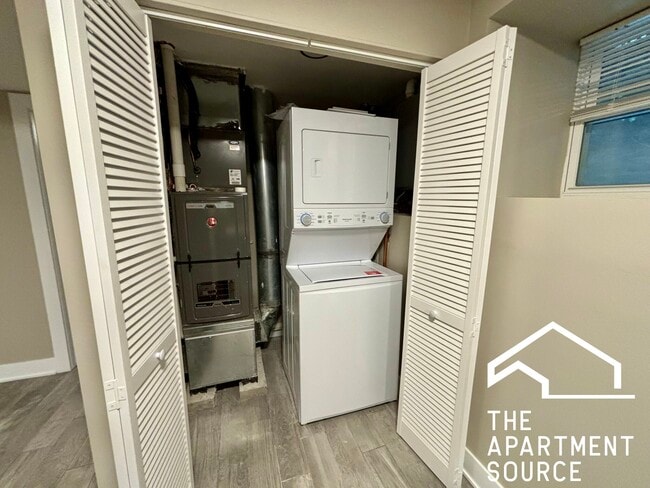 Building Photo - 3301 N Harding Ave