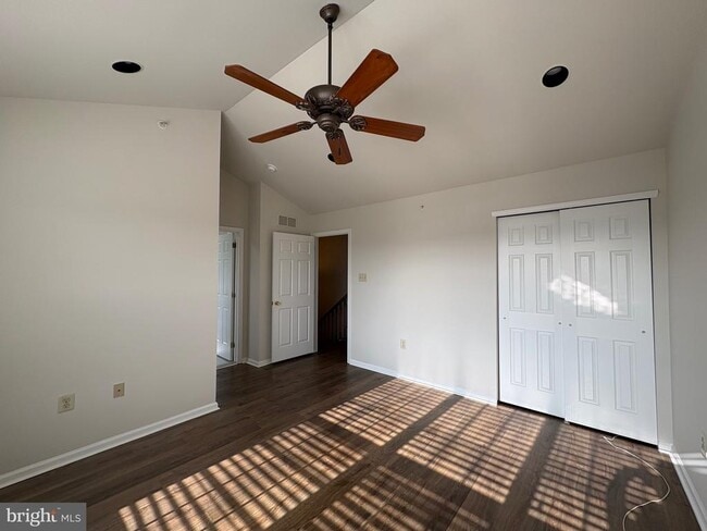 Building Photo - 17 Lincoln Dr