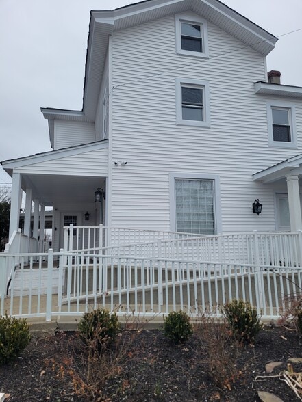 Side door Private Entrance - 200 E Union Ave