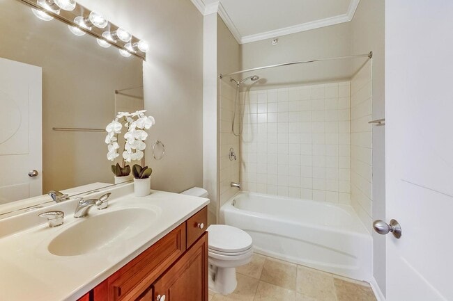 Building Photo - 1200 W Monroe St