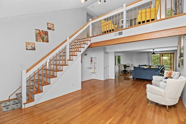 Building Photo - 46 Pinebrook Ln