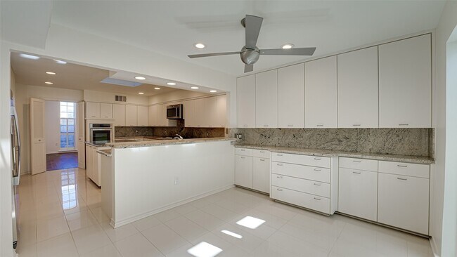 Building Photo - 5818 Orchid Ln