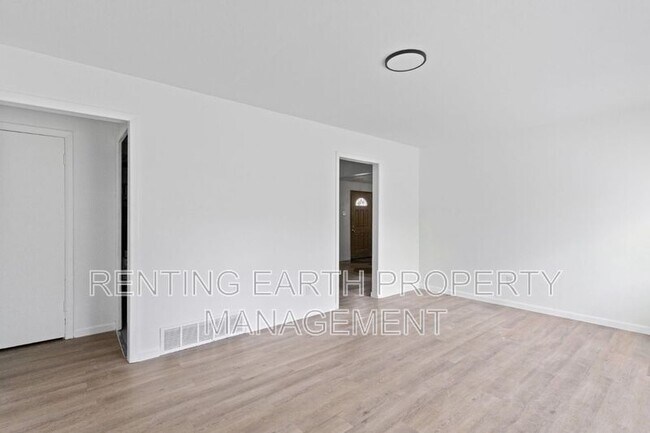 Building Photo - 9835 Winkler Dr