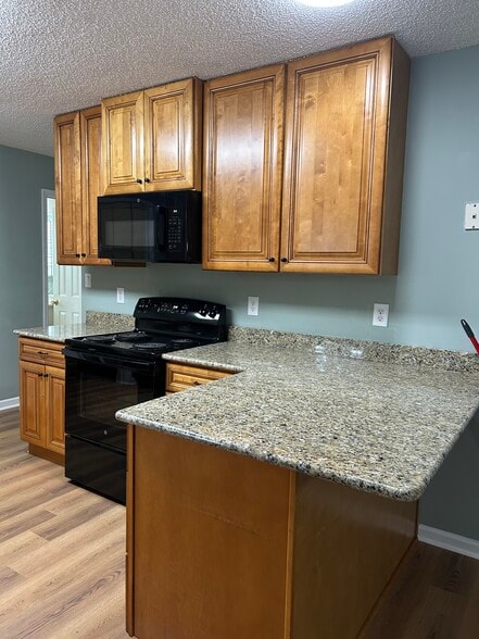 Building Photo - 111 Mockingbird Dr