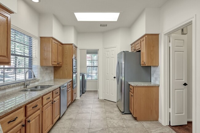 Building Photo - 23 Heathstone Pl