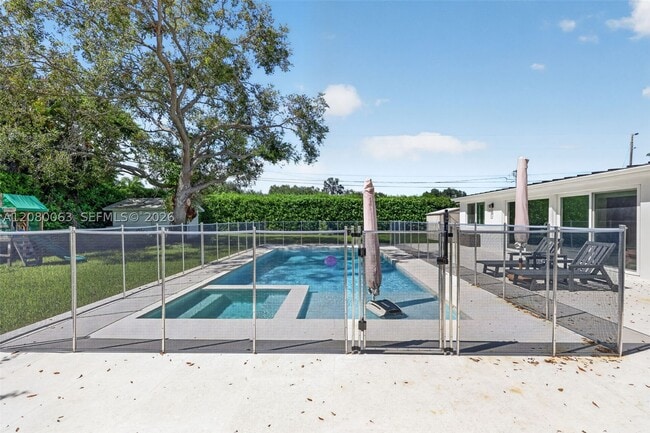 Building Photo - 14220 SW 86th Ave