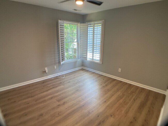 Building Photo - Absolutely Stunning Rare Rental in Hope Va...