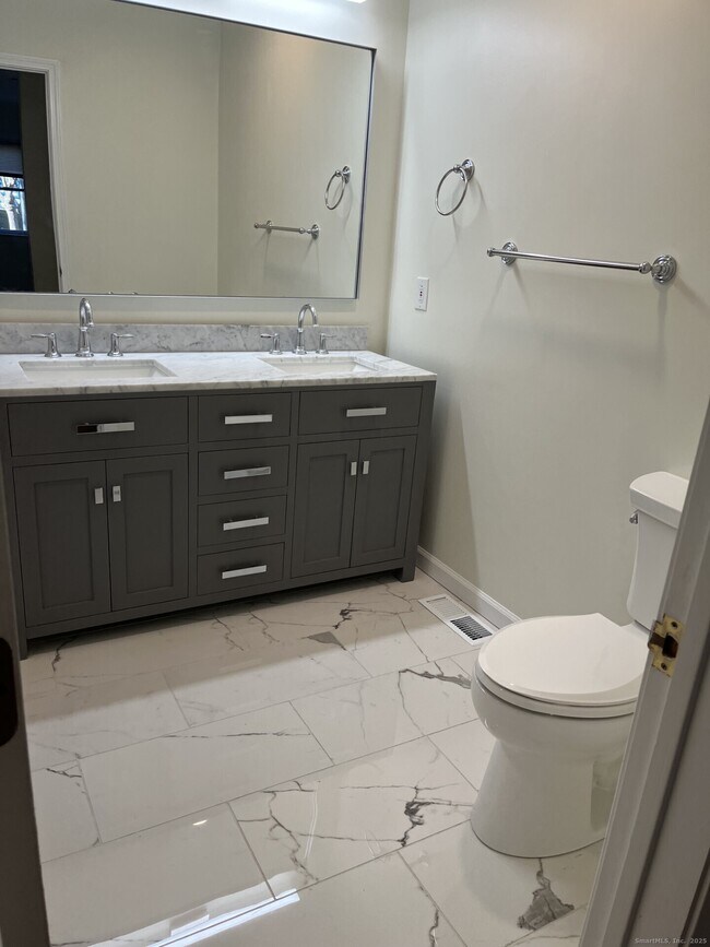 Building Photo - 51 Forest Ave