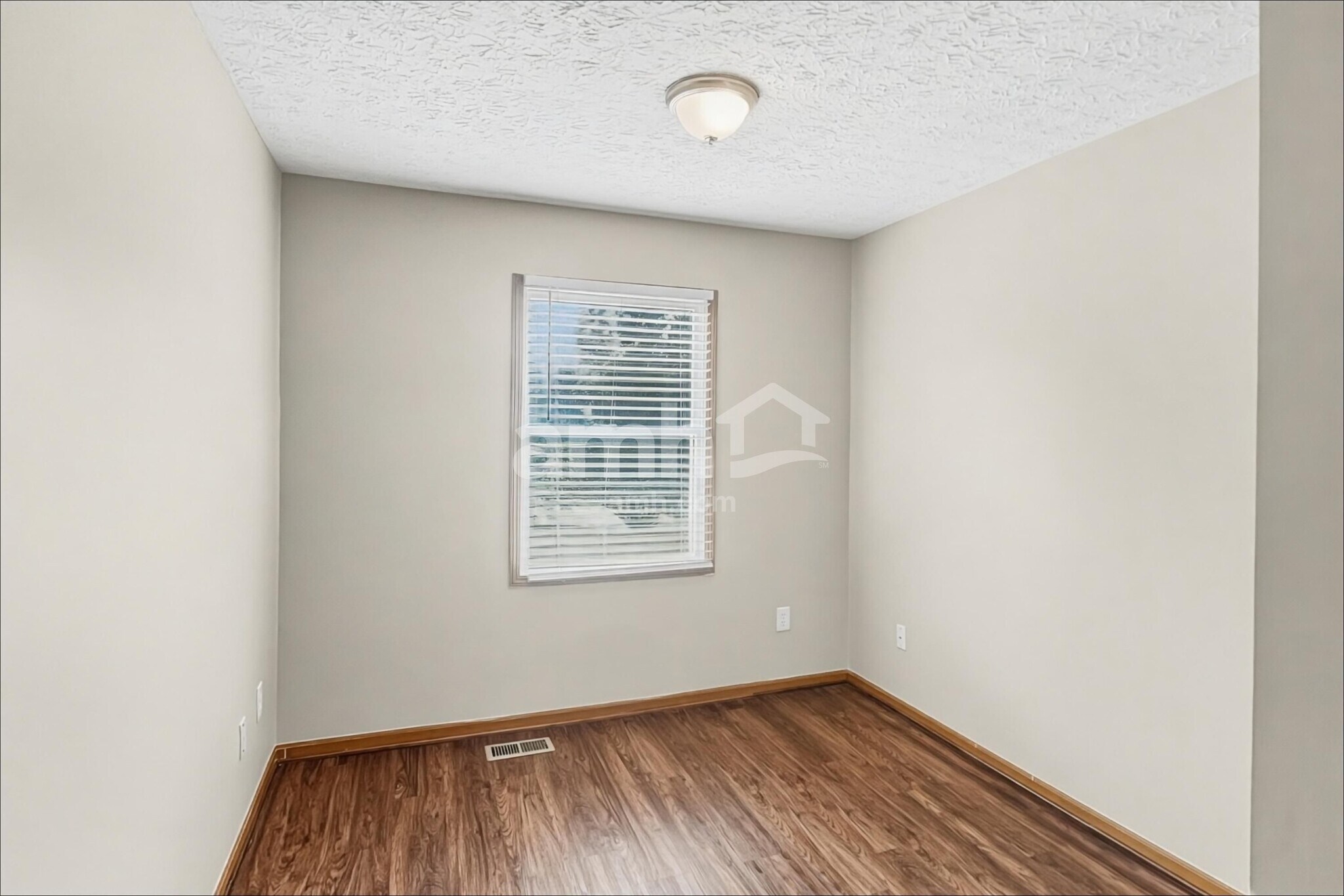 Building Photo - 825 Whitehead Dr