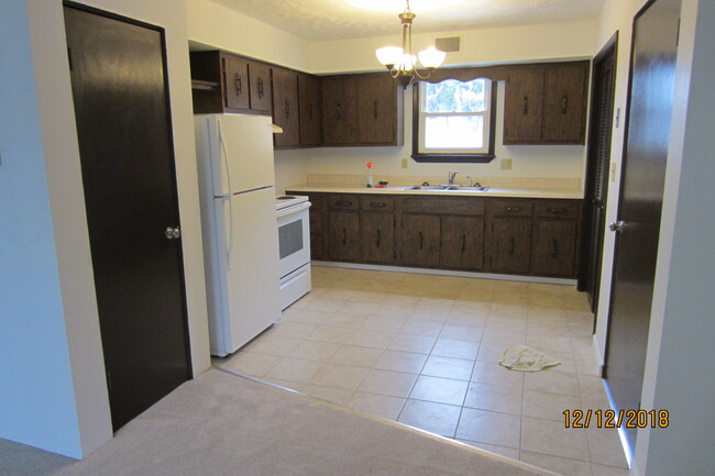 Kitchen - 301 Lee Rd