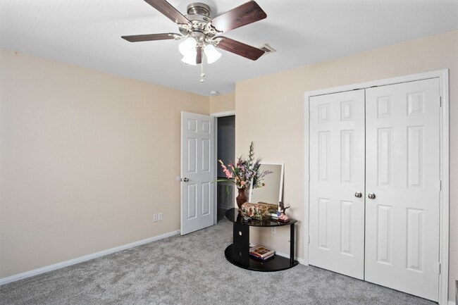 Building Photo - 504 Lakota Ln
