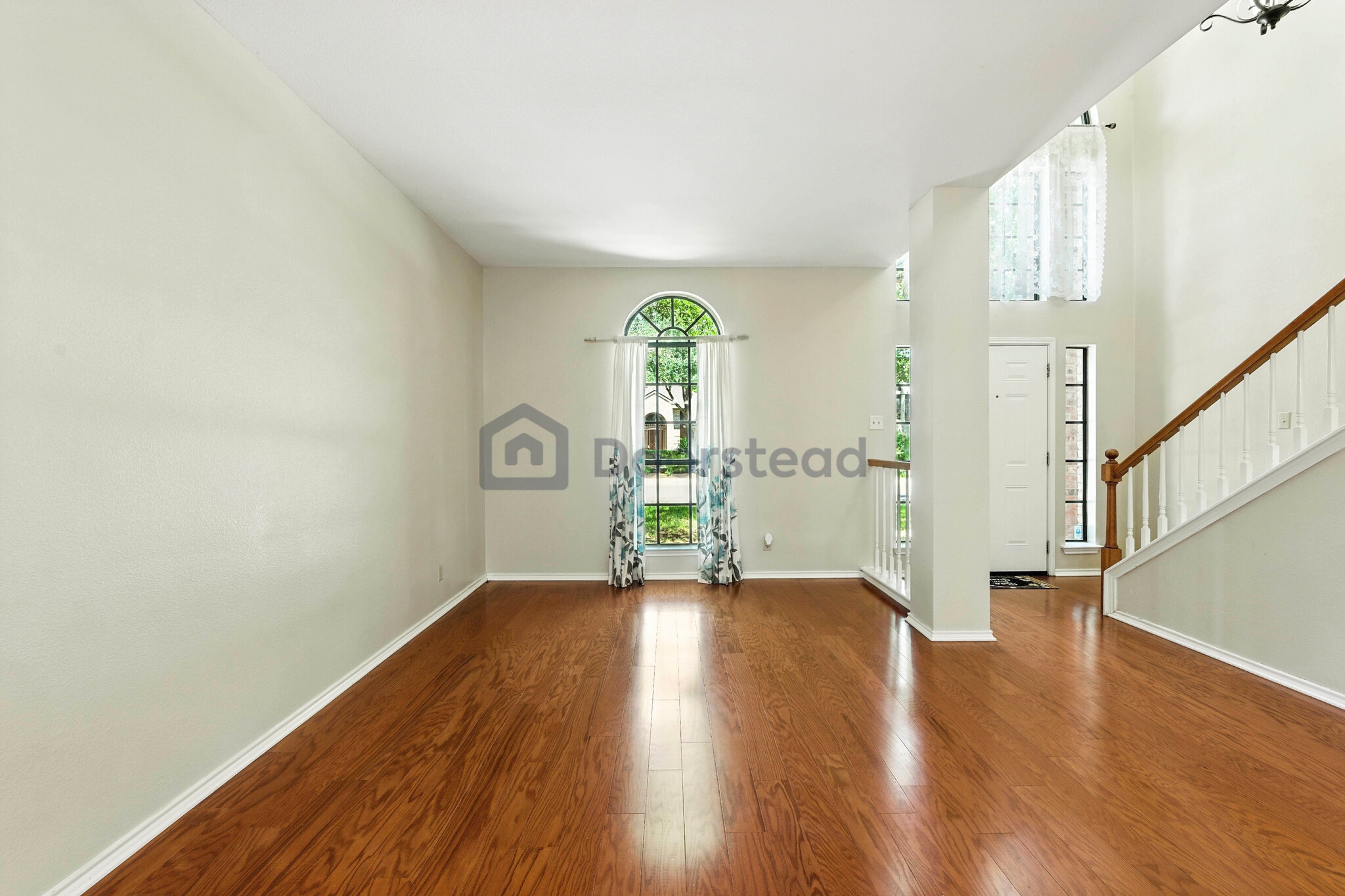 Building Photo - 2326 Oak Castle