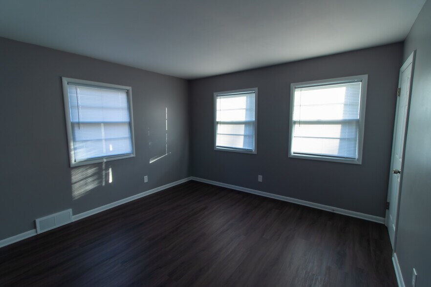 Front Bedroom - 2813 E G Ave