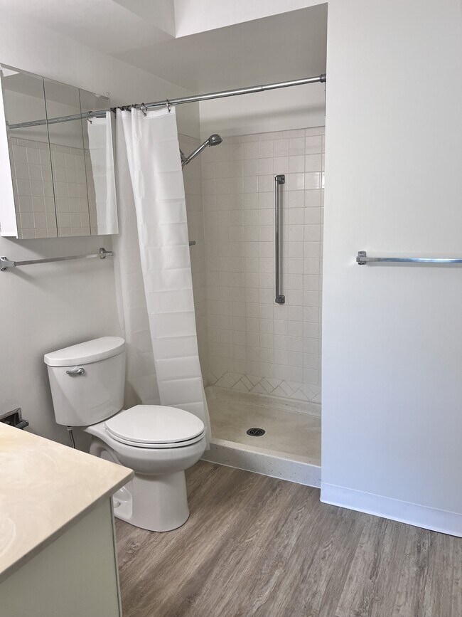 Building Photo - 9655 Center Ave