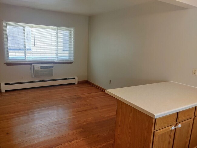 Building Photo - 1112 Knapp