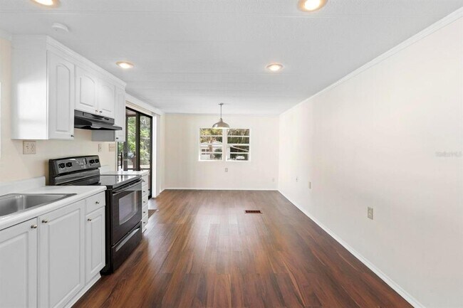 Building Photo - 831 Wolf Trail