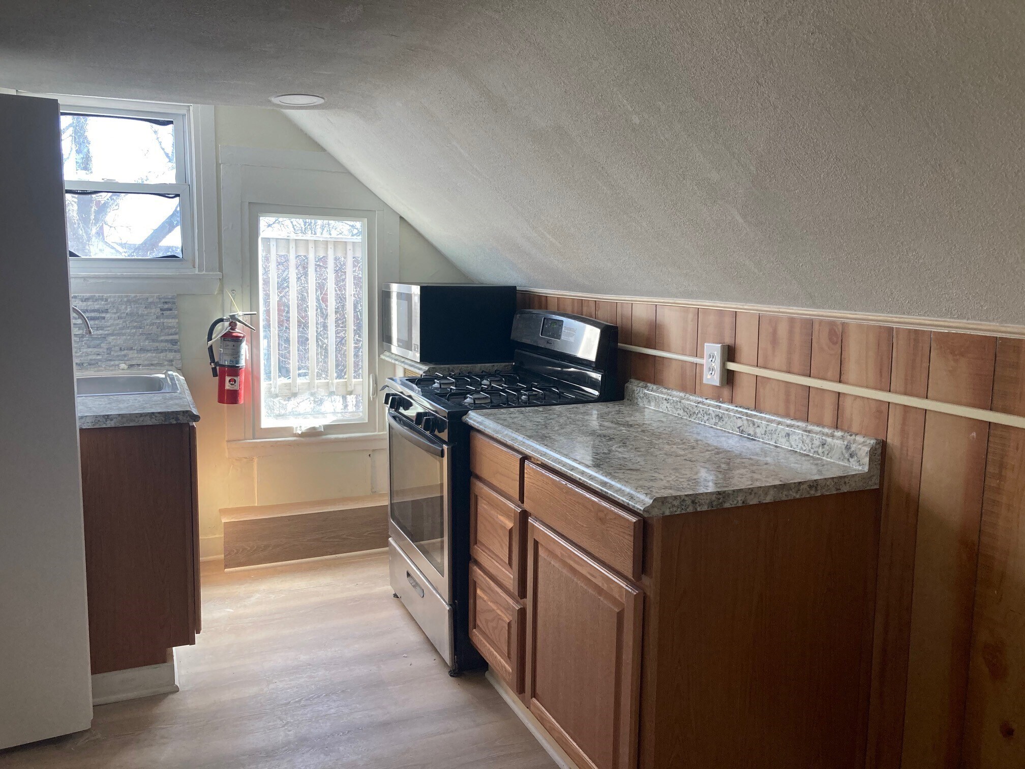 Building Photo - 64 Gray St