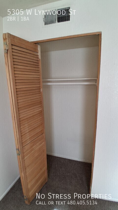 Building Photo - 5305 W Lynwood St