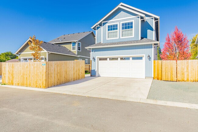 Building Photo - 1019 SW J St