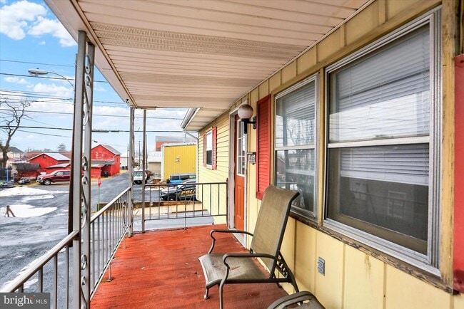 Building Photo - 105 W Main St