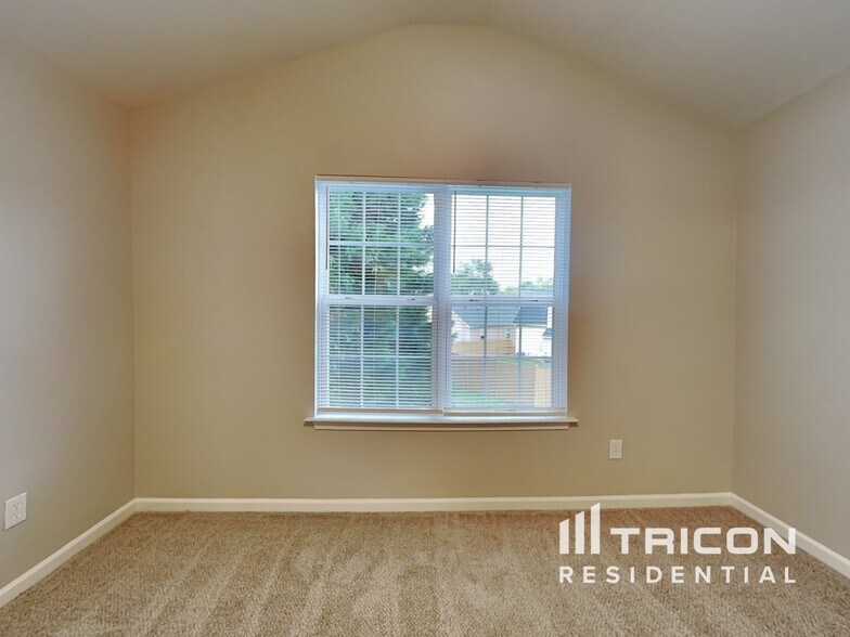 Building Photo - 9514 Parkridge Dr