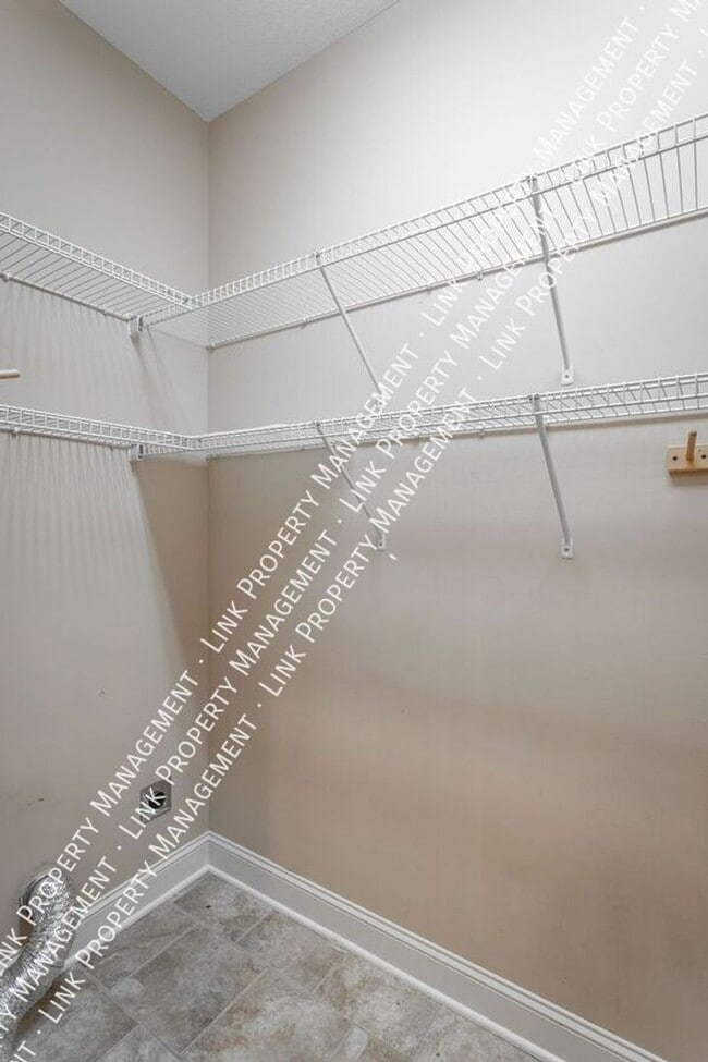 Building Photo - Beautiful large 1800 sf 3/2 for $2000 Townhome in Hixson with a garage and attic storage!