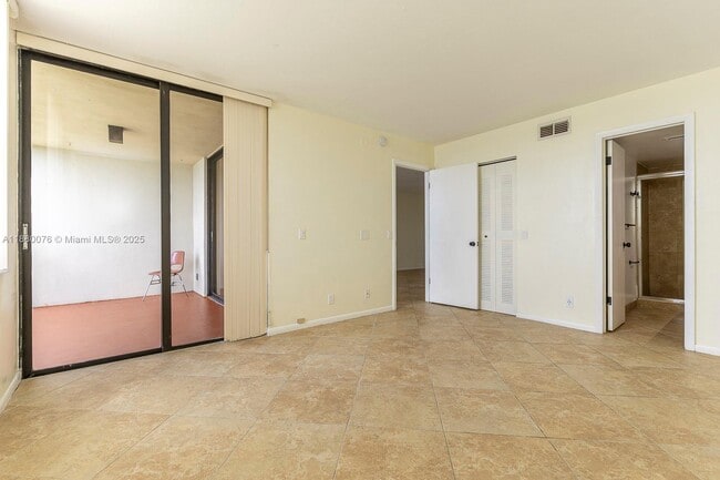 Building Photo - 109 Lake Emerald Dr