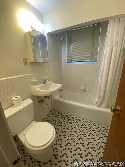 Building Photo - 12 Brattle Dr
