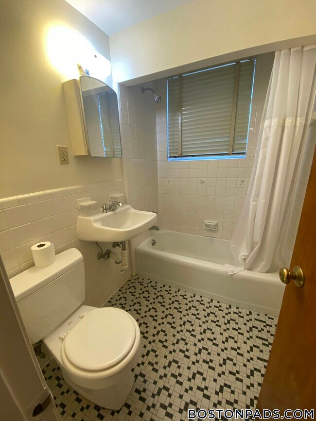 Building Photo - 12 Brattle Dr