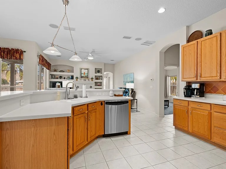 Building Photo - 184 Cacique Dr