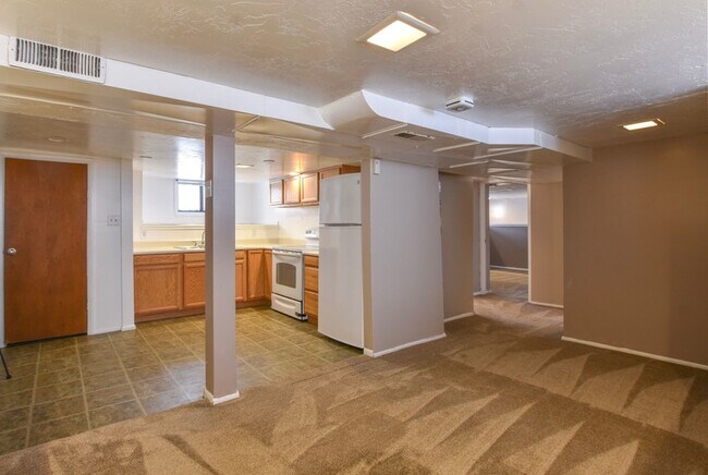 Building Photo - 665 E Garfield Ave