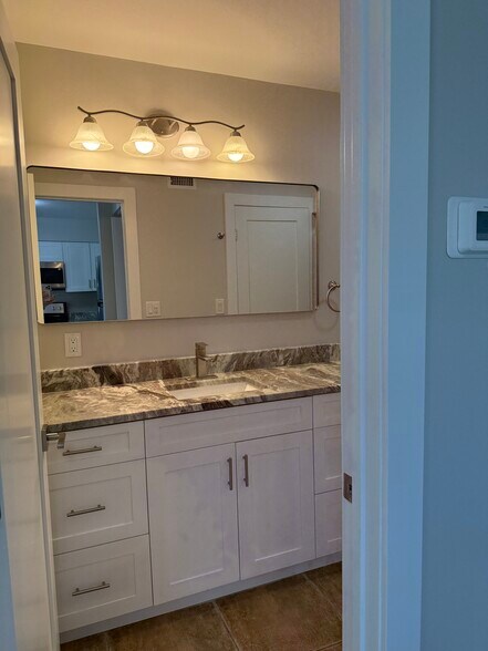 Building Photo - 7006 Midnight Pass Rd