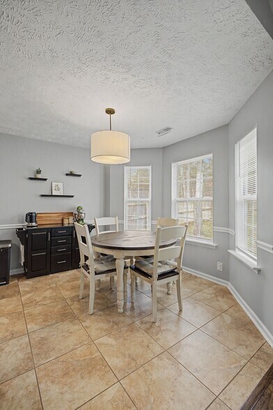 Building Photo - 401 Niagra Ln