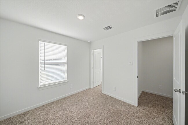 Building Photo - 4307 Camden Lakes St