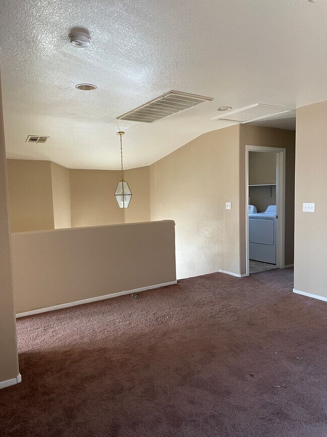 Building Photo - 3753 Hollycroft Dr