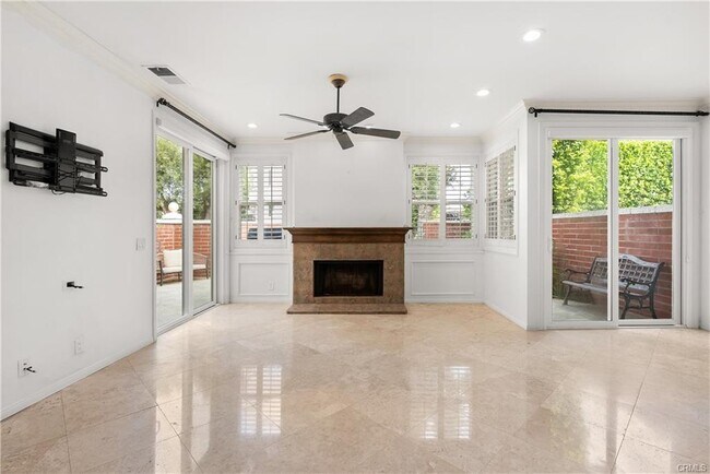 Building Photo - 6121 Greenbrier Dr