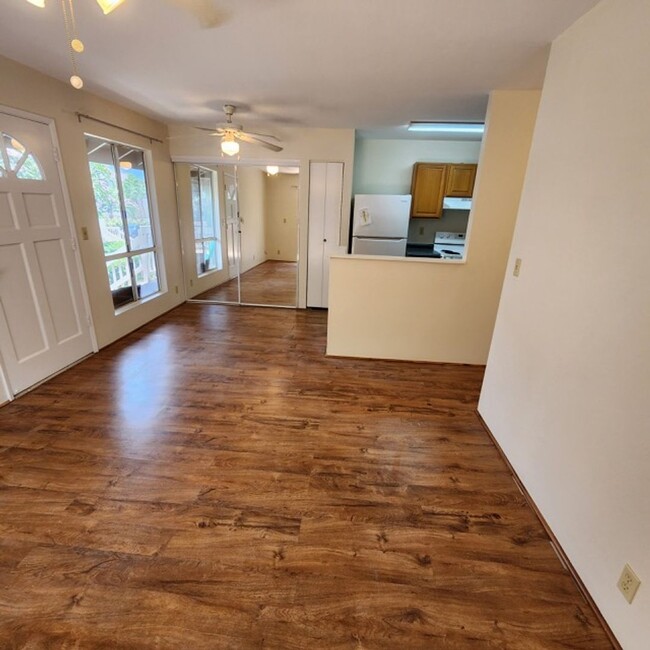 Building Photo - 2 bdrm 1.5 bath 2nd floor Southpointe at W...