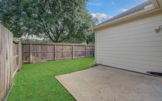 Building Photo - 14543 Bergenia Dr