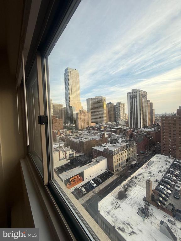 Building Photo - 2101 Chestnut St