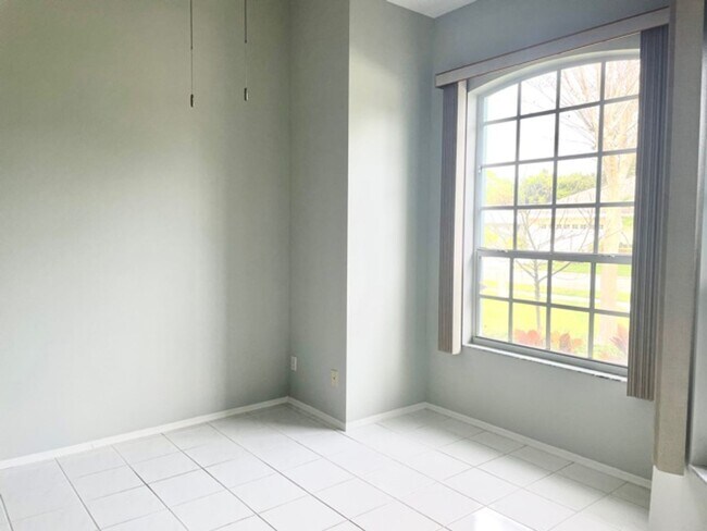 Building Photo - ANNUAL/FURNISHED HOME WITH LARGE LANAI - S...