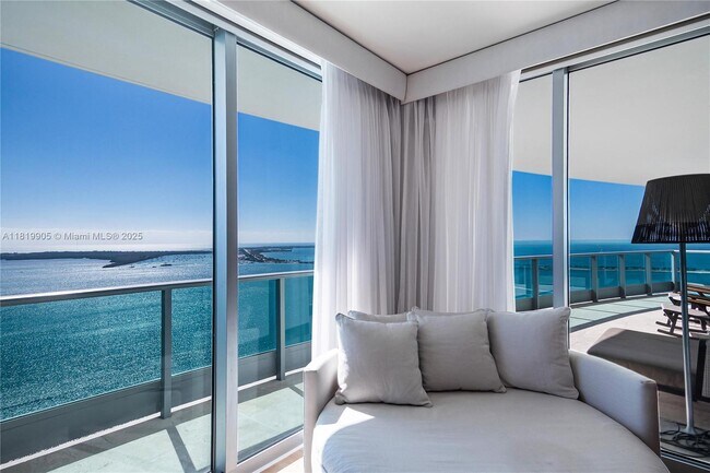 Building Photo - 1331 Brickell Bay Dr